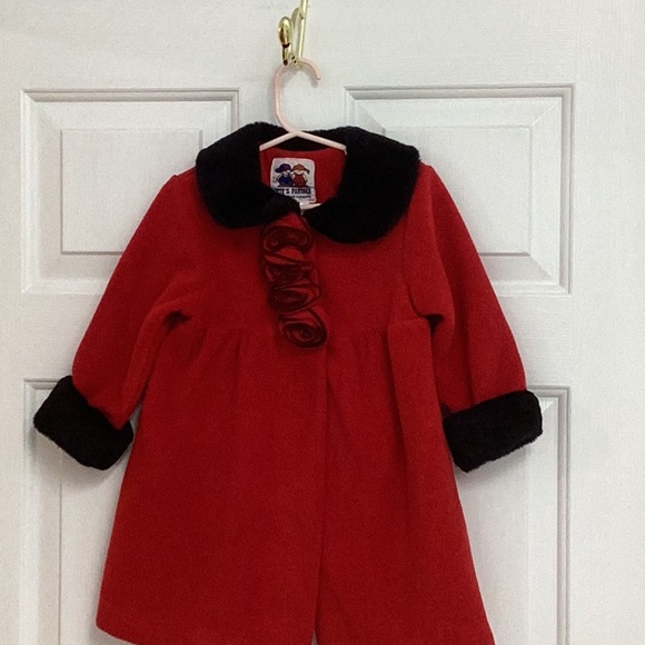 Red fleece coat with black faux fur on collar and sleeves , size 2t - Picture 1 of 2